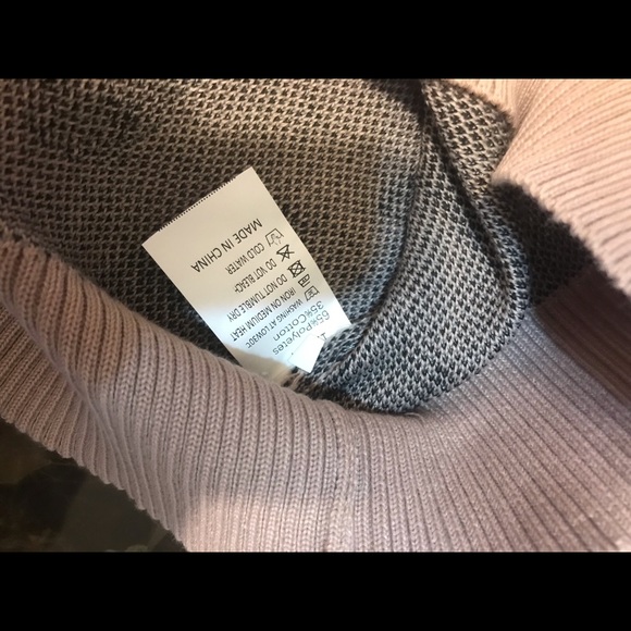 ๐Tan Cheetah Animal Print V Neck Sweater! - Picture 5 of 6